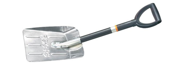 Fiskars lightweight snow shovel 1