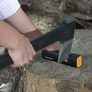 Axe and Knife Sharpener - Fiskars 120740 2